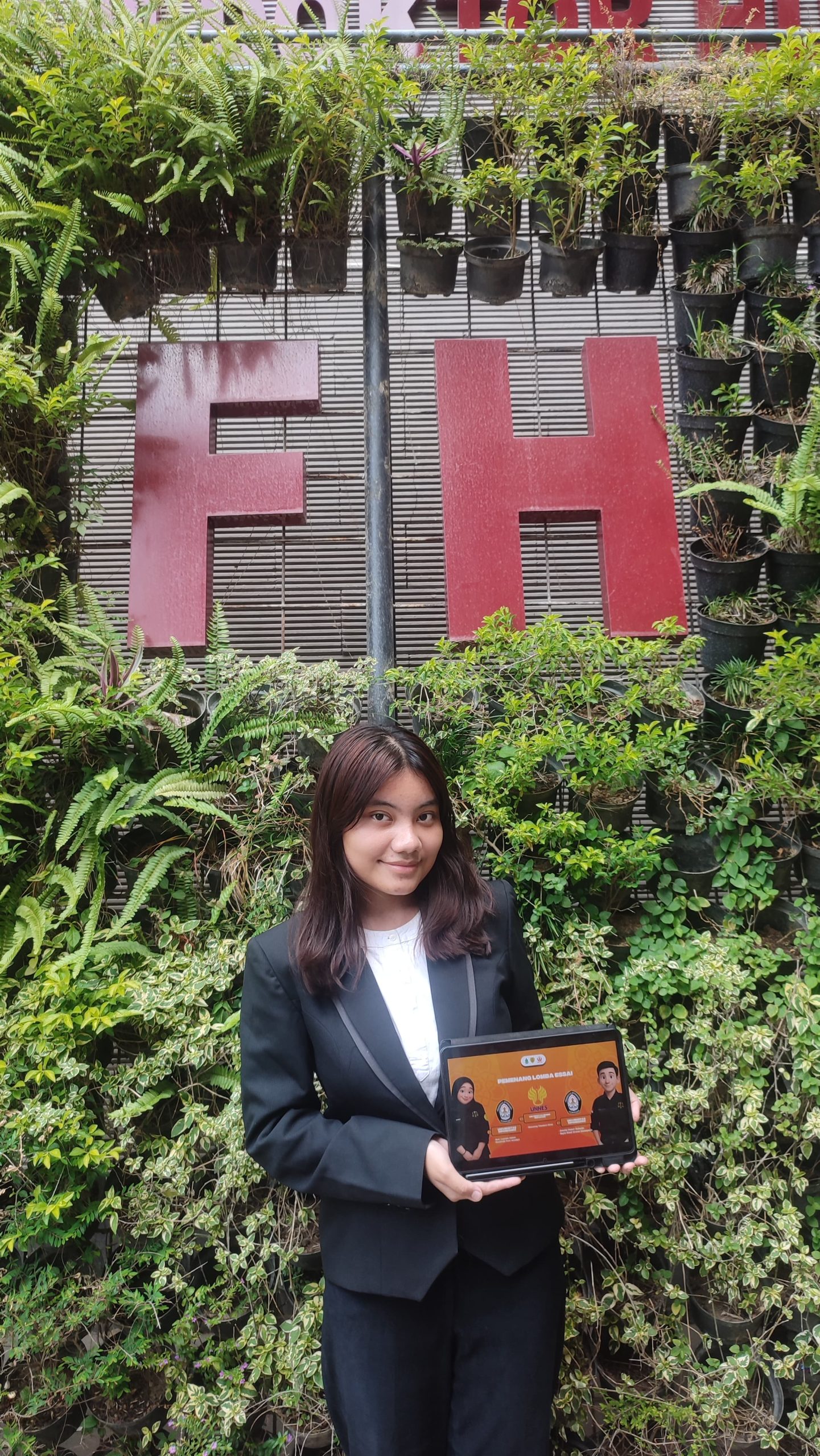 Mahasiswi FH UNNES Raih Juara 1 Kompetisi Esai Tingkat Nasional di UIN Walisongo