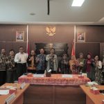 Foto Bersama 2 Narasumber FGD