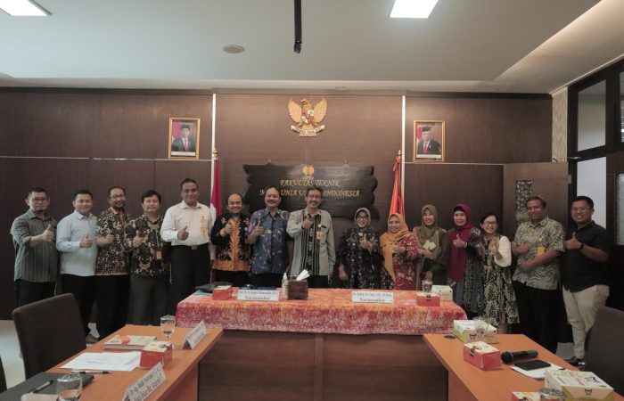 Foto Bersama 2 Narasumber FGD