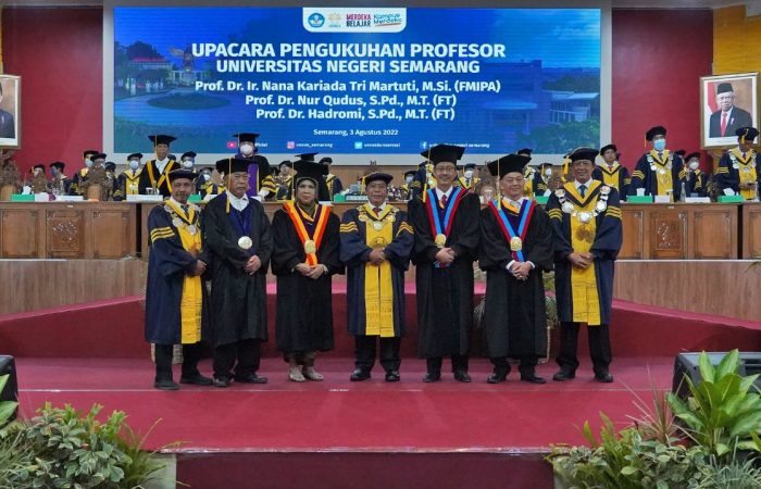 Upacara Pengukuhan Tiga Profesor