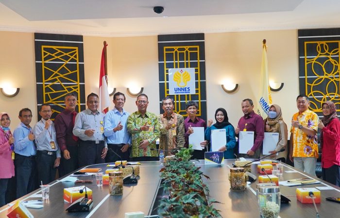 Penyerahan SK Koordinator dan Sub Koordinator