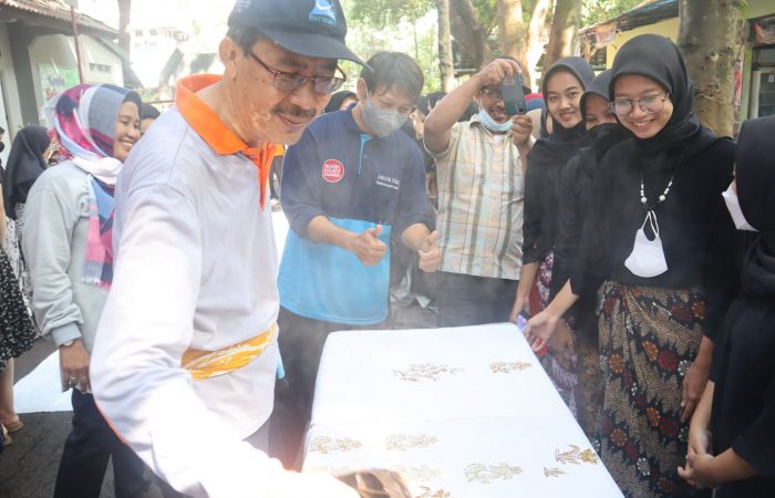 Kreasi Batik Pusat Kajian PKK FT UNNES