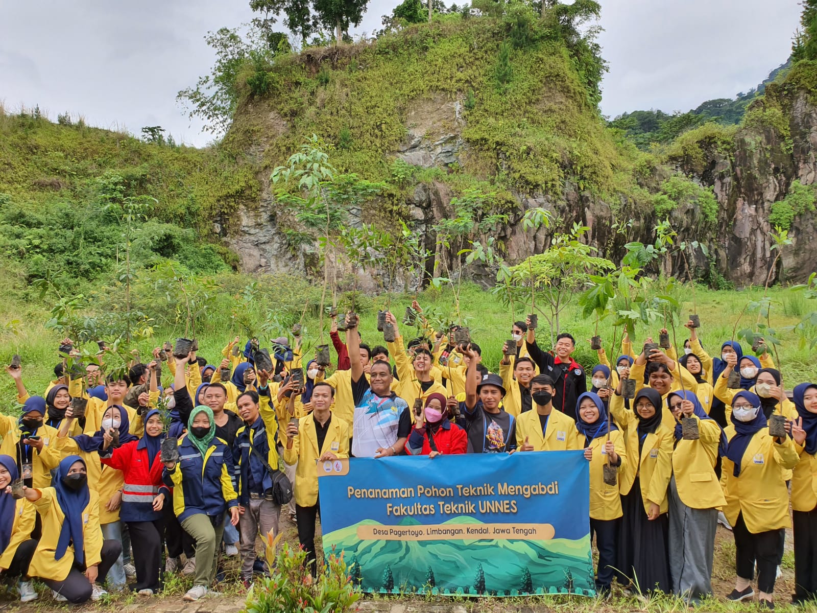 PENANAMAN POHON TEKNIK MENGABDI FT UNNES