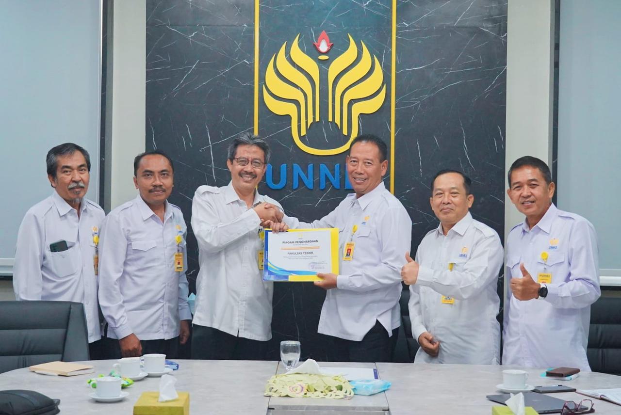 FT UNNES meraih penghargaan sebagai Unit Terbaik dalam Pengelolaan Keuangan, Aset, dan Sumber Daya Manusia pada Tahun Anggaran 2022