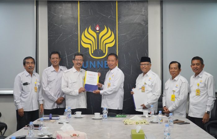 Penyerahan Sertifikat Akreditais International AQAS