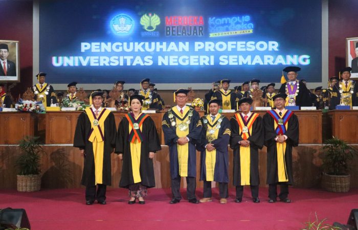 Upacara Pengukuhan Prof Samsudin Anis ST MT PhD