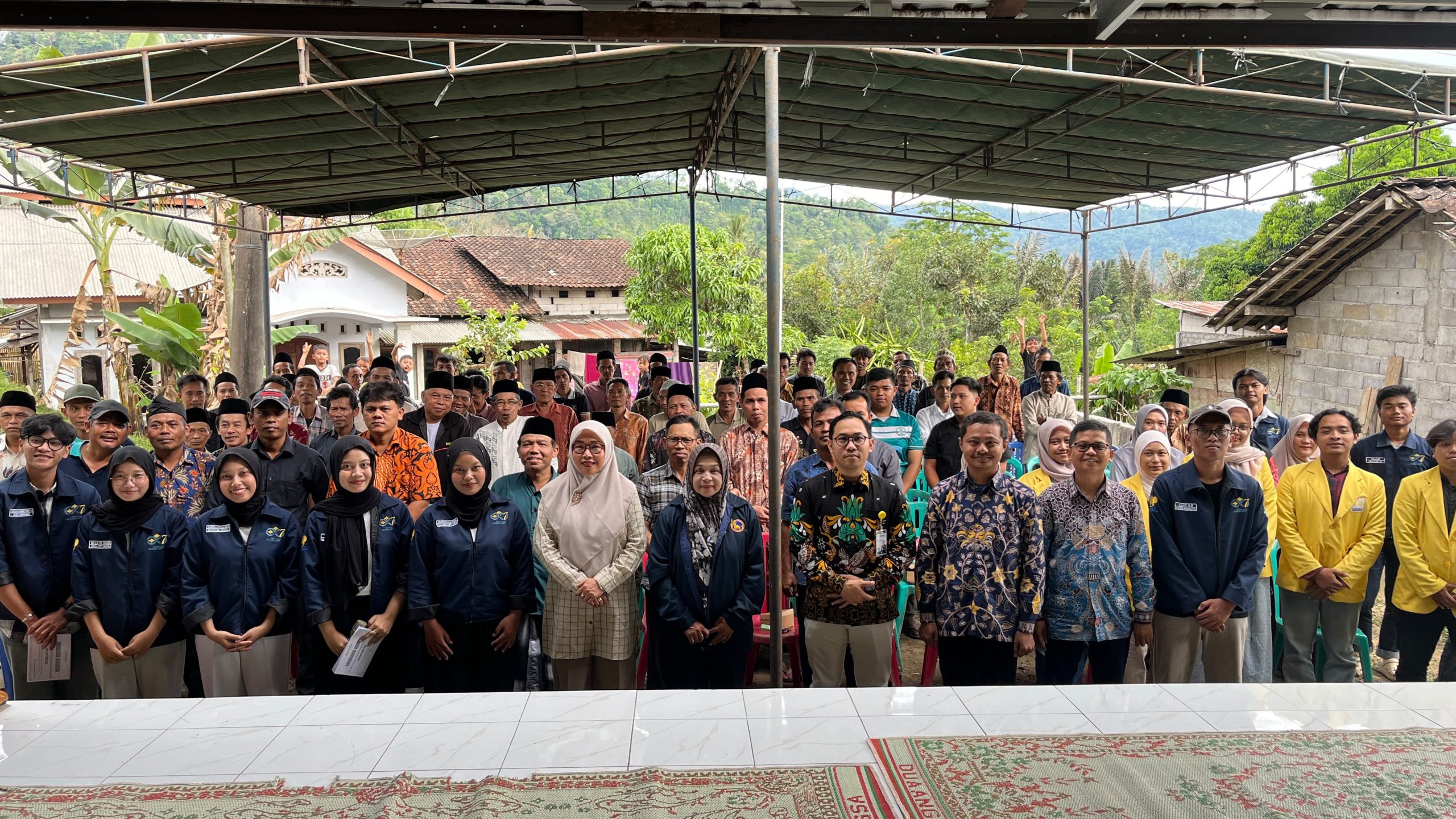 PPK Ormawa BEM FMIPA UNNES team with the Peron Village community during a conservation and disaster-resilient village program.