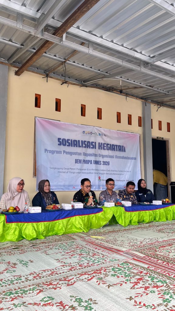 PPK Ormawa BEM FMIPA UNNES program socialization on eco-resilience and IoT-based early warning system in Peron Village.