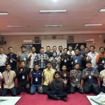 Prof. Niken Subekti with participants of the vector and residential pest control training in Surabaya.