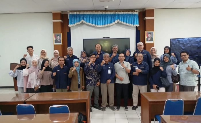 Tim BRIN bersama dosen dan mahasiswa FMIPA UNNES setelah kegiatan sharing session.
