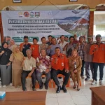 FMIPA UNNES community service team with BPBD, BMKG, and Destana committees of Kemambang and Wirogomo.
