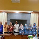 Rombongan FMIPA UNNES bersama pimpinan FMIPA UGM dalam kegiatan studi tiru sistem penjaminan mutu.