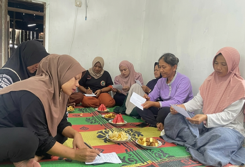 FMIPA UNNES students assisting coffee MSME owners in Peron Village with SPP-IRT certification documents.