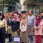 Sivitas akademika FMIPA UNNES mengenakan pakaian adat saat peringatan Hari Kartini 2025.