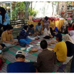 FMIPA UNNES lecturers and Tambakrejo residents participating in a community disaster preparedness discussion.