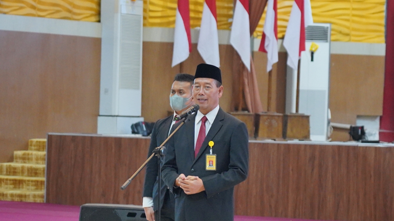 Rektor Lantik Sekretaris, Dekan, Direktur Sekolah Pascasarjana, Kelem ...