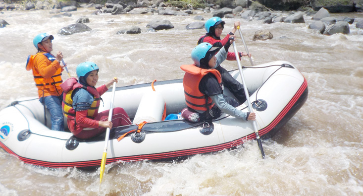 Mahapala Unnes Rafting di Sungai Elo Magelang