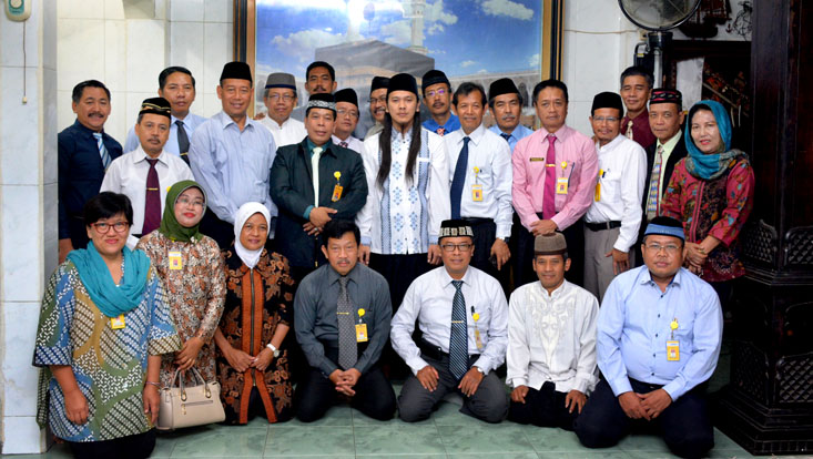 Pimpinan UNNES Silaturahmi ke Gus Lukman dan Keluarga Besar Pesantren Az Zuhri