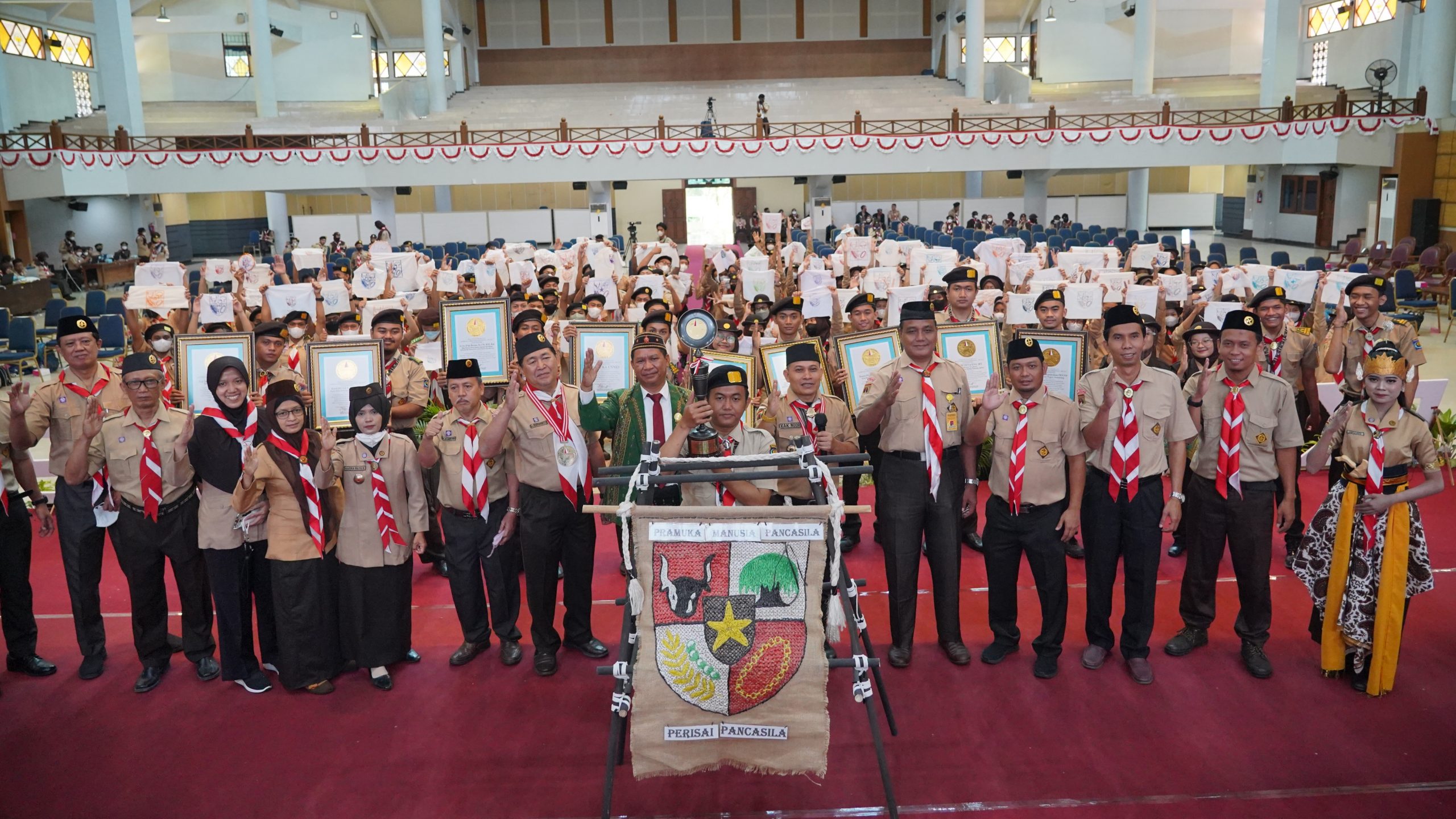 Sebanyak 6.206 Mahasiswa Baru UNNES Menyulam Perisai Pancasila dalam OKPT 2022