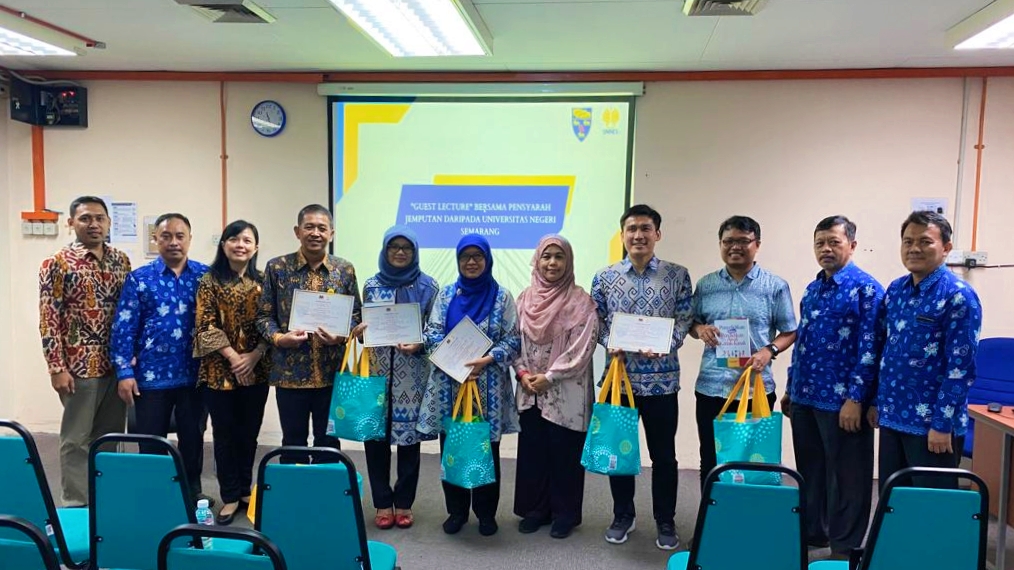 Dosen UNNES Paparkan Konsep Pendidikan dan Pembelajaran di Universiti Malaya Malaysia