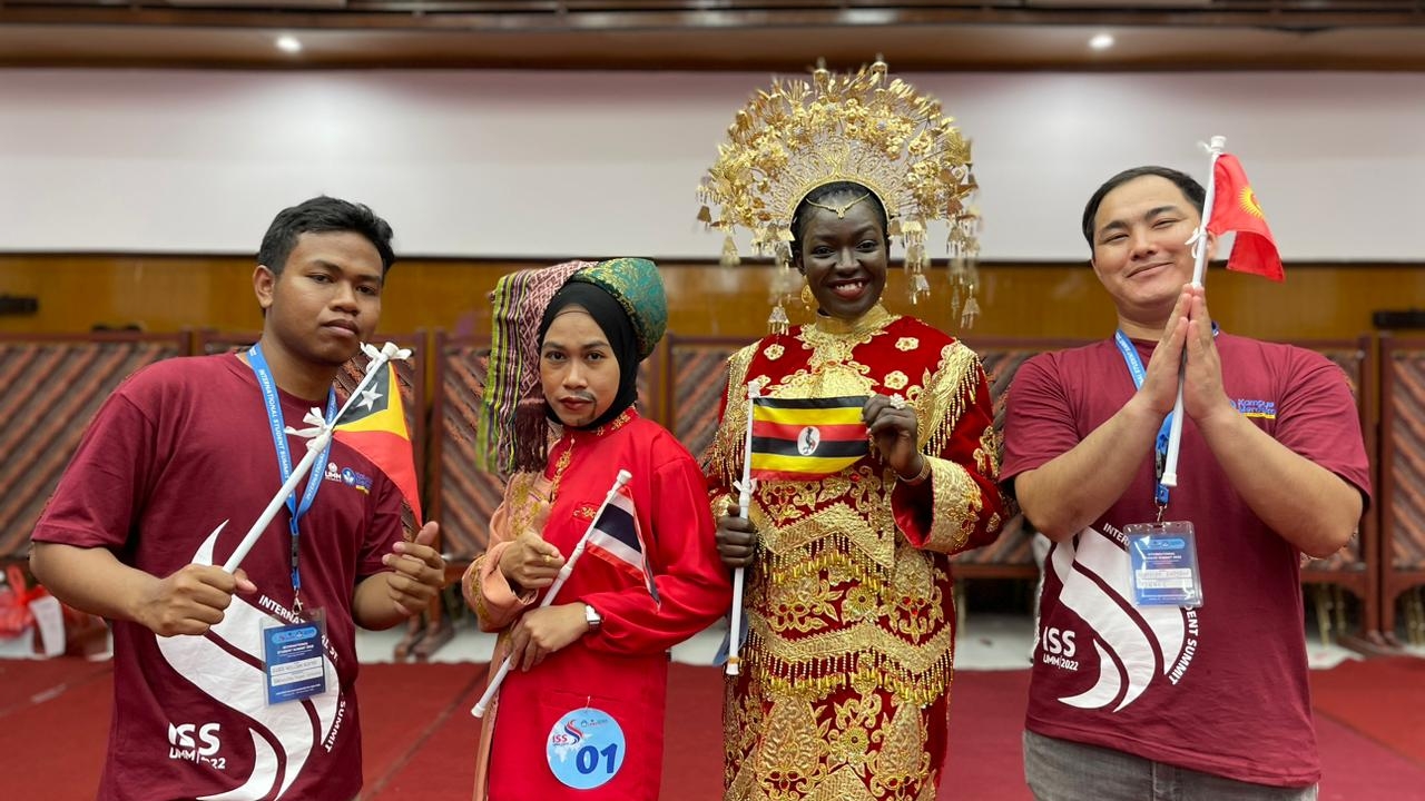 Dua Mahasiswa Asing UNNES Raih Juara Pada Internasional Student Summit