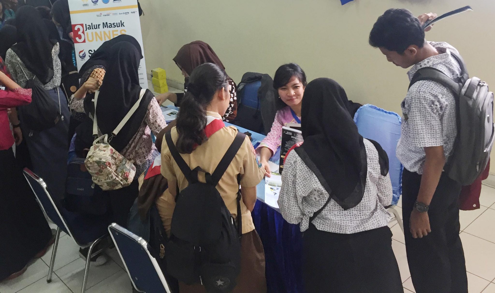 Universitas Negeri Semarang UNNES pada hari jumat dan sabtu 5 6 10 menjadi salah satu peserta di Edu Expo yang diadakan oleh SMA Tarakanita Serpong