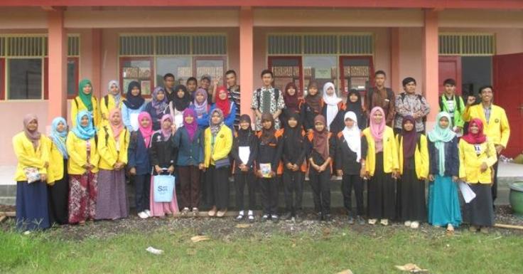 Mahasiswa Unnes Asal Batang Sosialisasikan SNMPTN