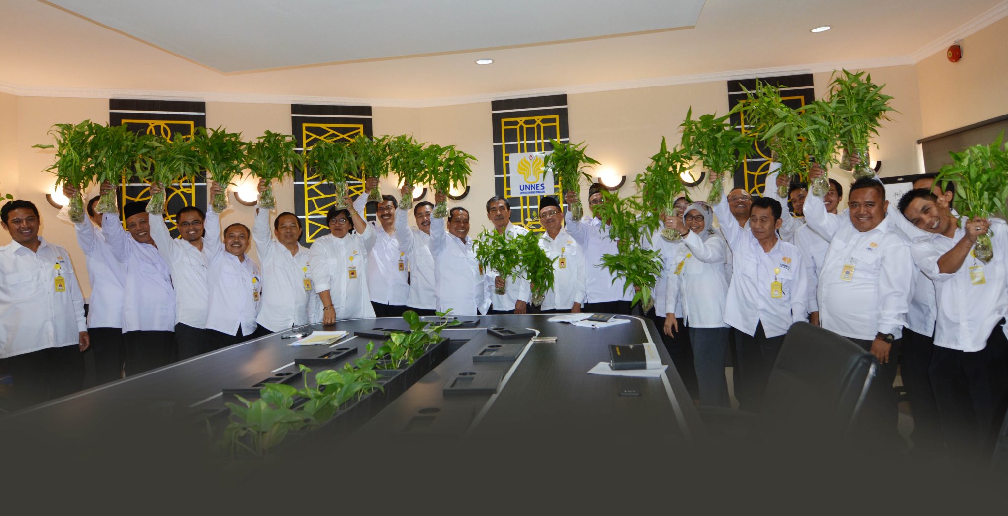 Rumah Hidroponik Ecofarm UNNES Panen Perdana Kangkung