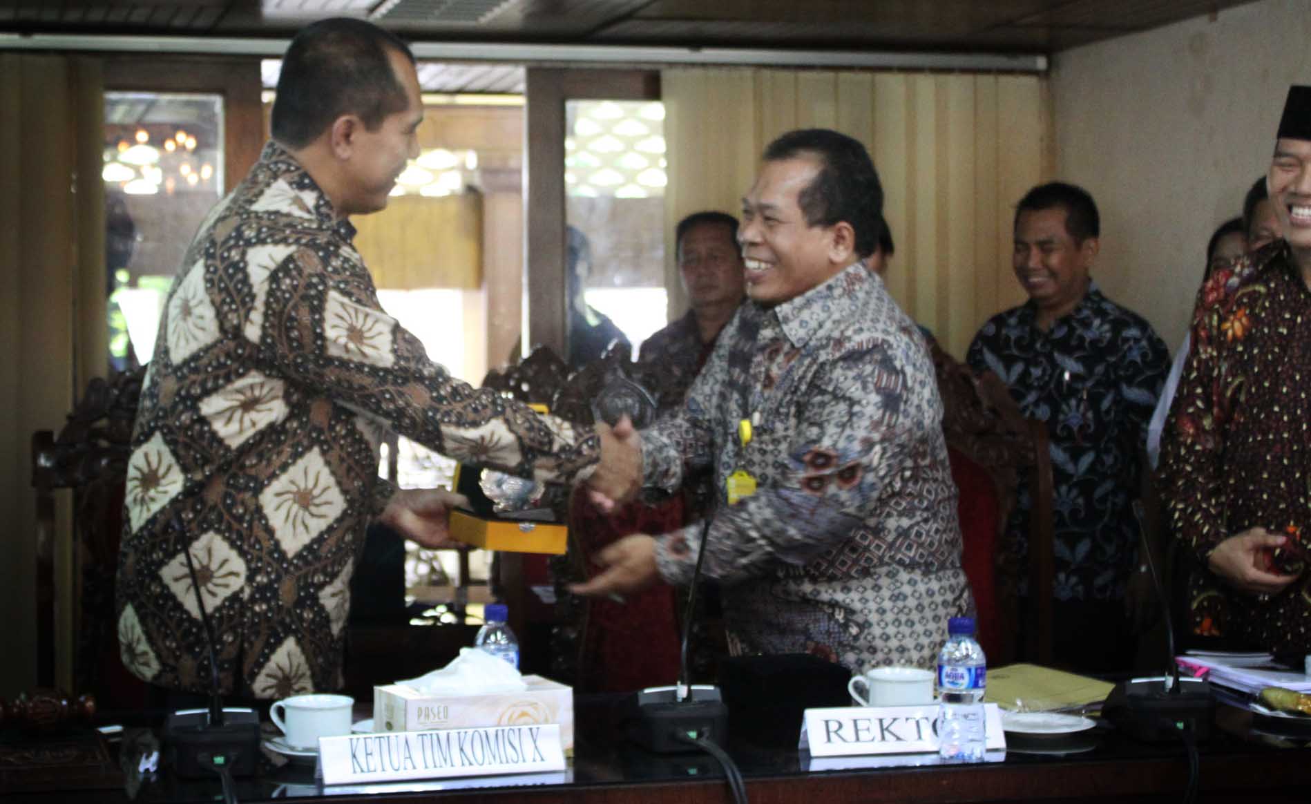 Komisi X DPR Dialog dengan Pimpinan Perguruan Tinggi di Semarang